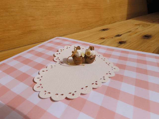 🧁 Boucles d'oreilles - Cupcakes marbrés à la banane chantilly