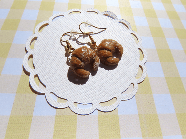 Boucles d'oreilles - Croissants demi-lune au beurre et au sucre glace
