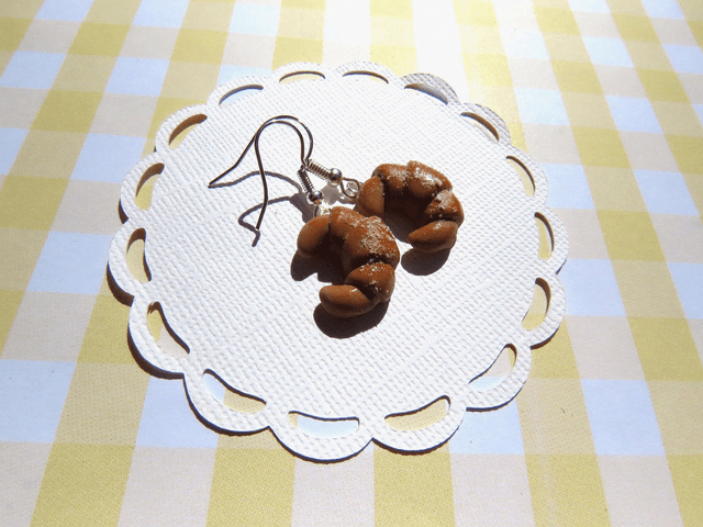 Boucles d'oreilles - Croissants lune au beurre et au sucre glace