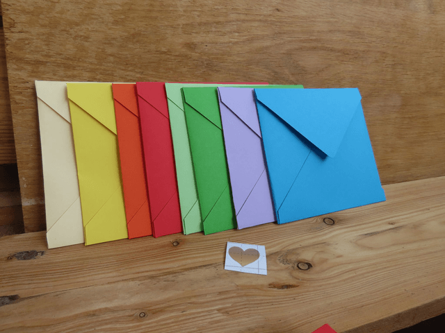 Petites cartes en bois faites main