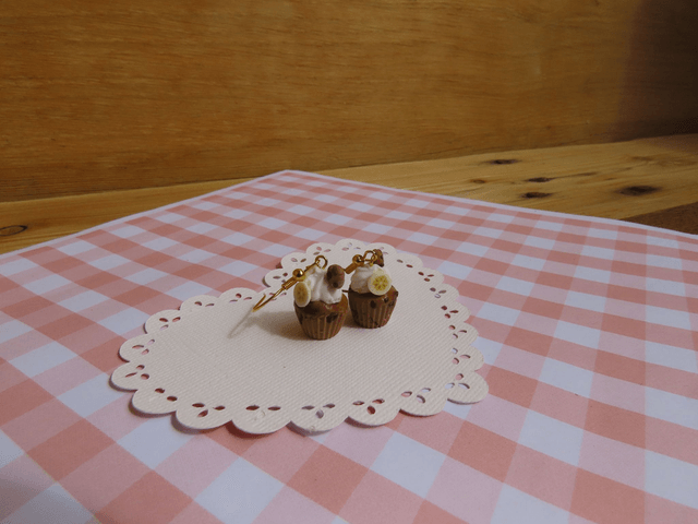 🧁 Boucles d'oreilles - Cupcakes marbrés à la banane chantilly