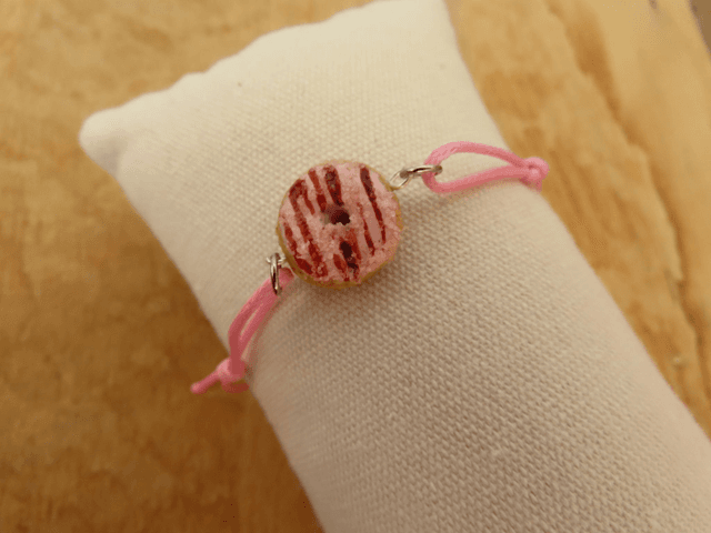 Donut rose au coulis chocolat