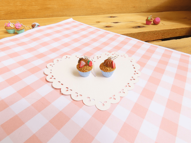 🧁Boucles d&#039;oreilles - Cupcakes chantilly chocolat fraise